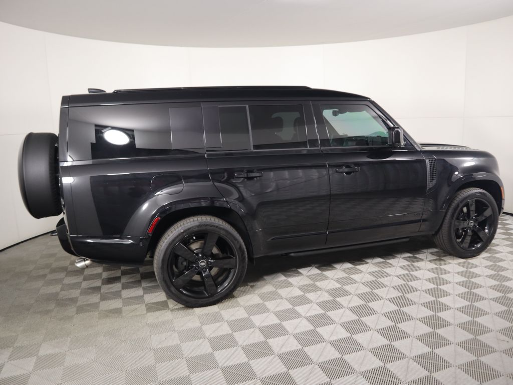 2025 Land Rover Defender 130 V8 photo 4