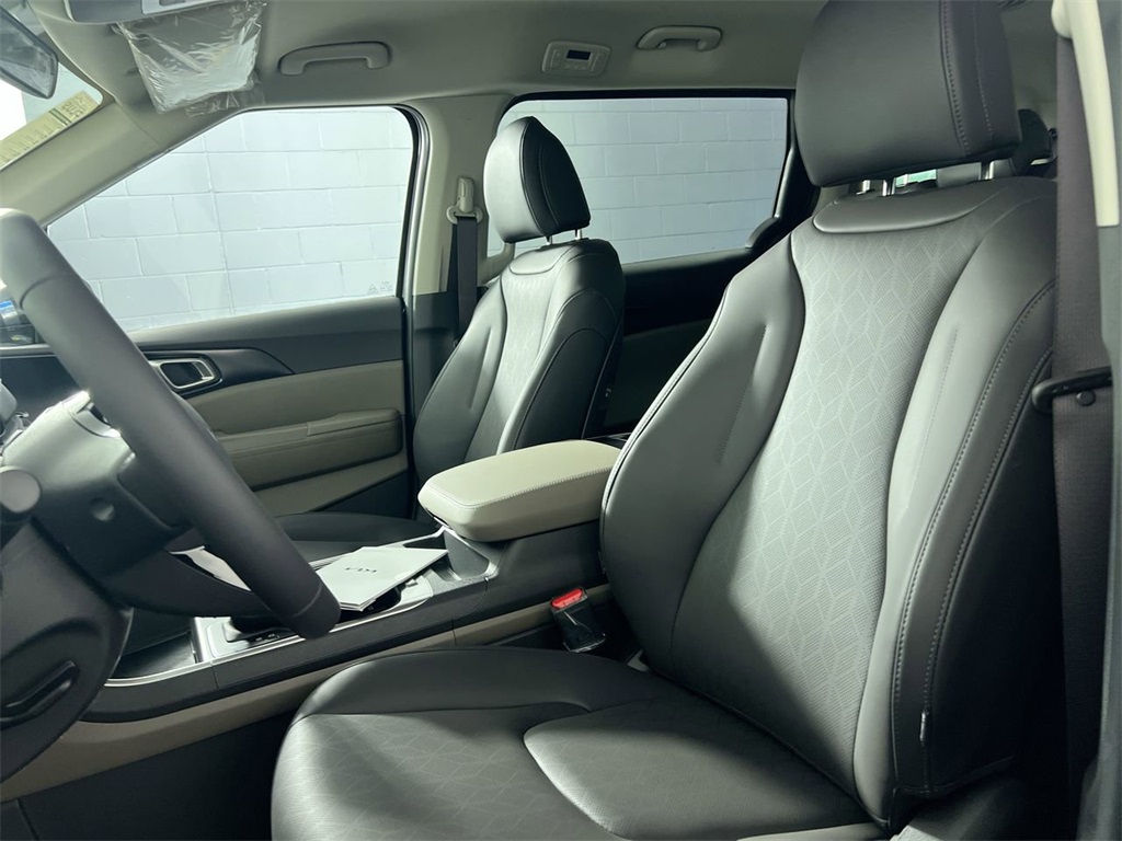 2026 Kia Carnival LX photo 12