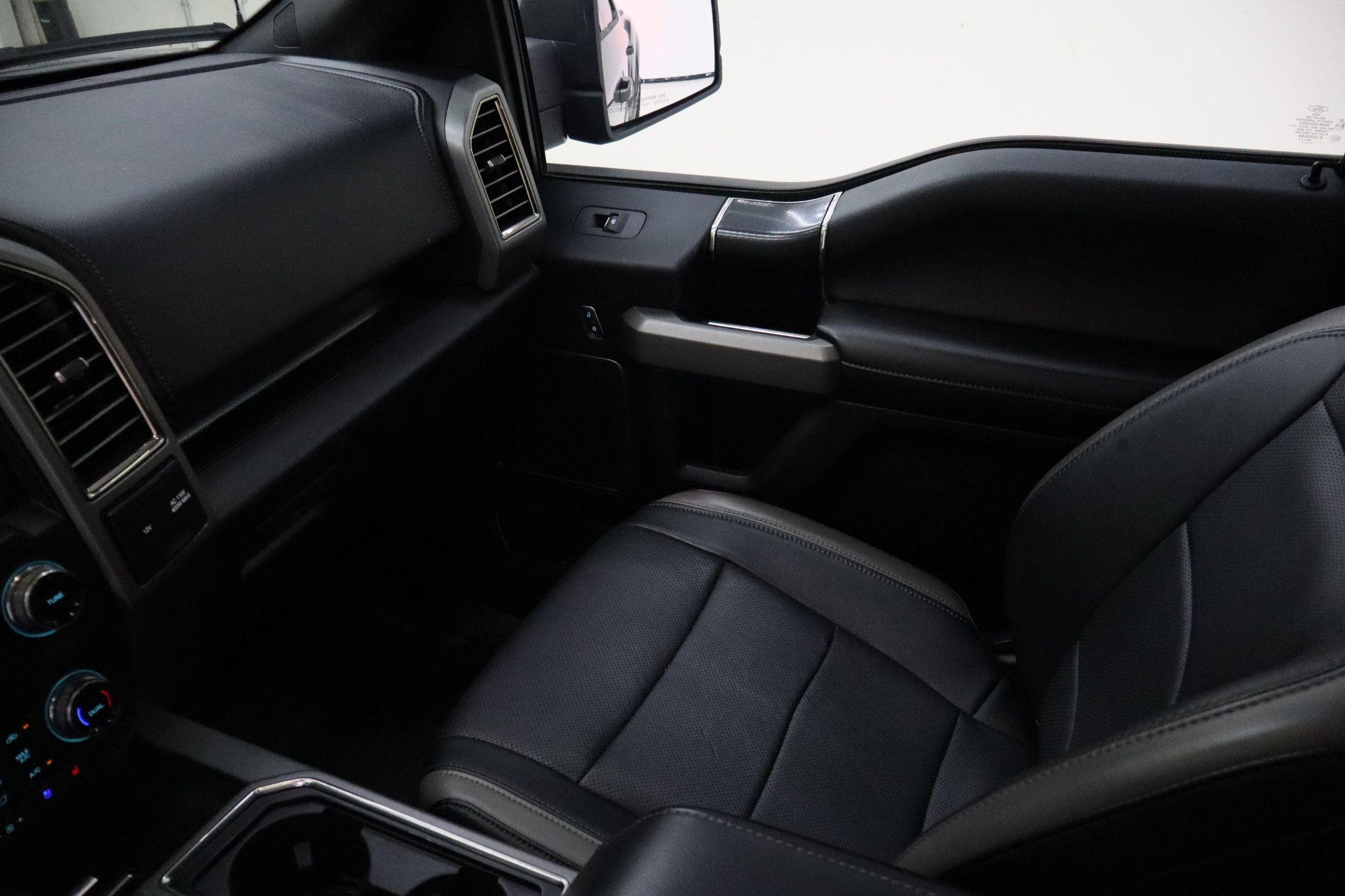 2018 Ford F-150 Raptor photo 21