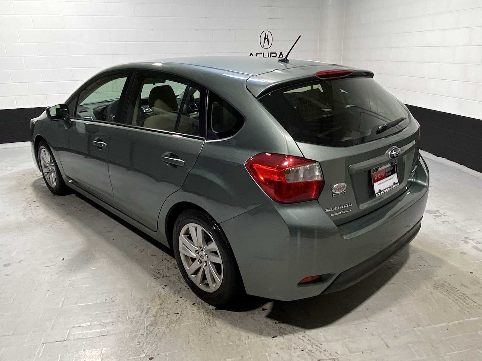 2016 Subaru Impreza 2.0i Premium photo 4