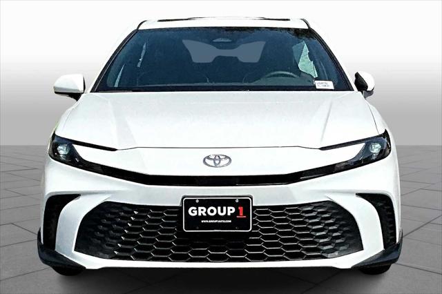 2025 Toyota Camry SE photo 3