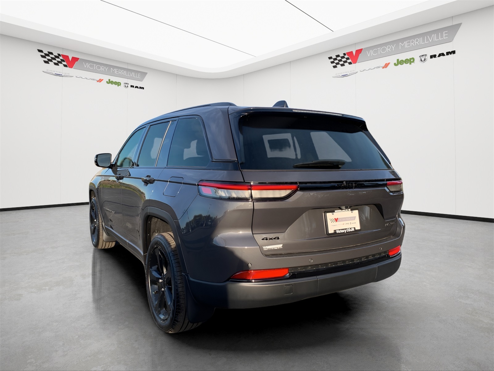 2025 Jeep Grand Cherokee Limited photo 2