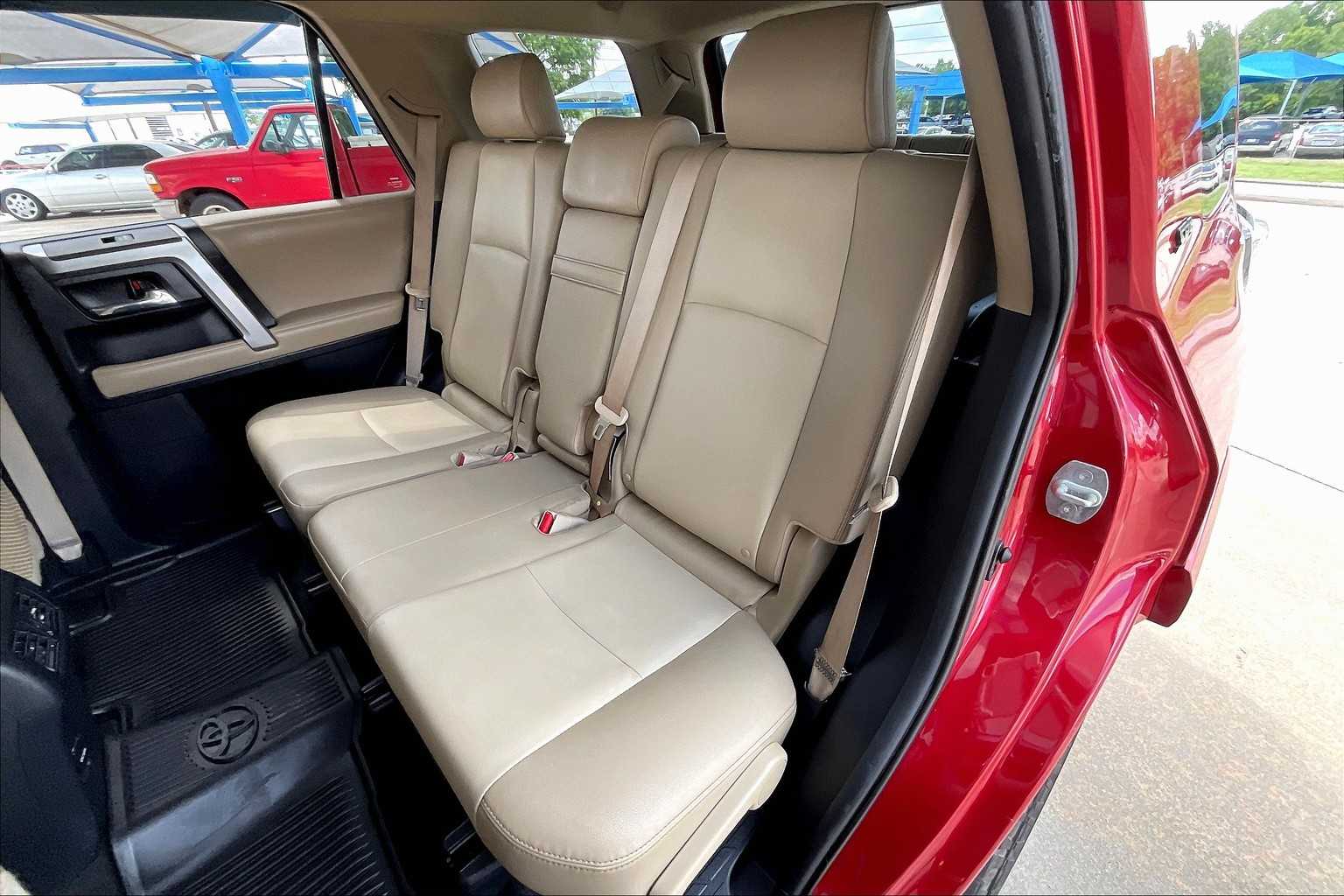 2019 Toyota 4Runner SR5 Premium photo 19