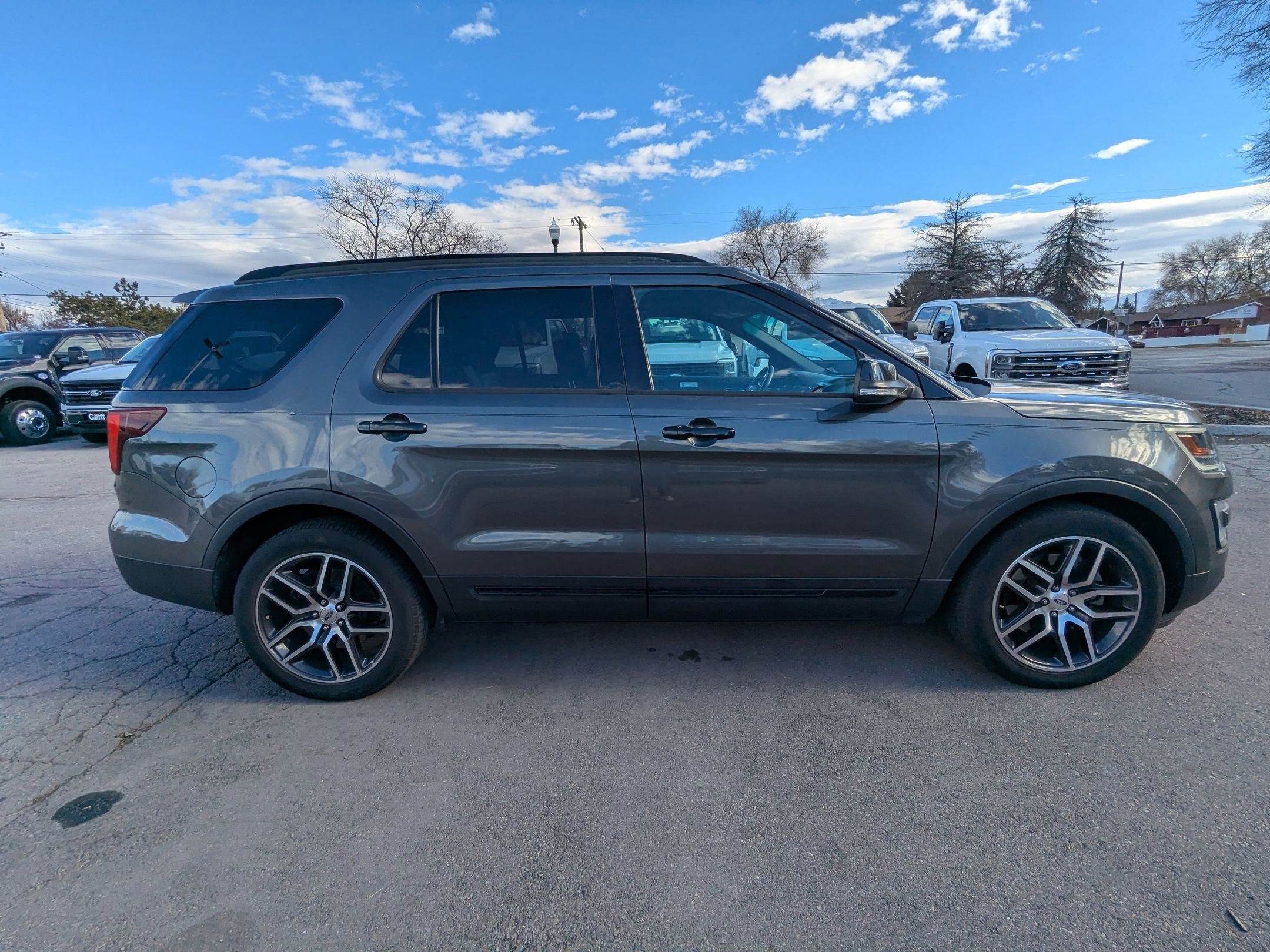2017 Ford Explorer Sport photo 2