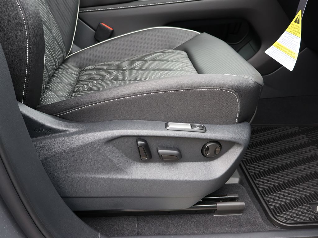 2025 Volkswagen Atlas SEL Premium R-Line photo 12