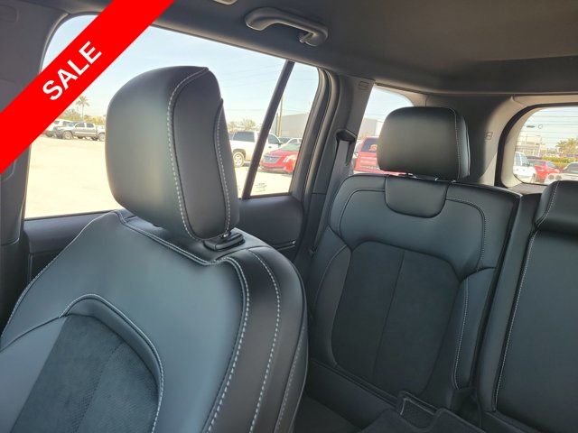 2025 Jeep Grand Cherokee Altitude photo 11