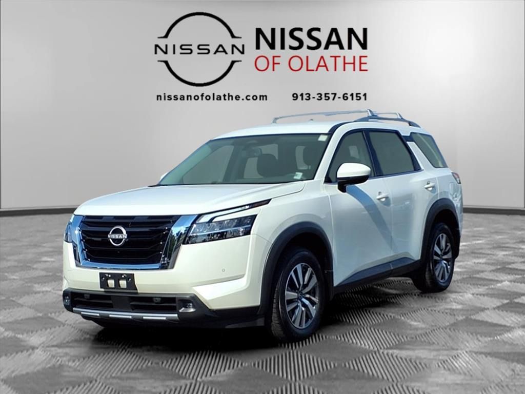 2022 Nissan Pathfinder SL's photo