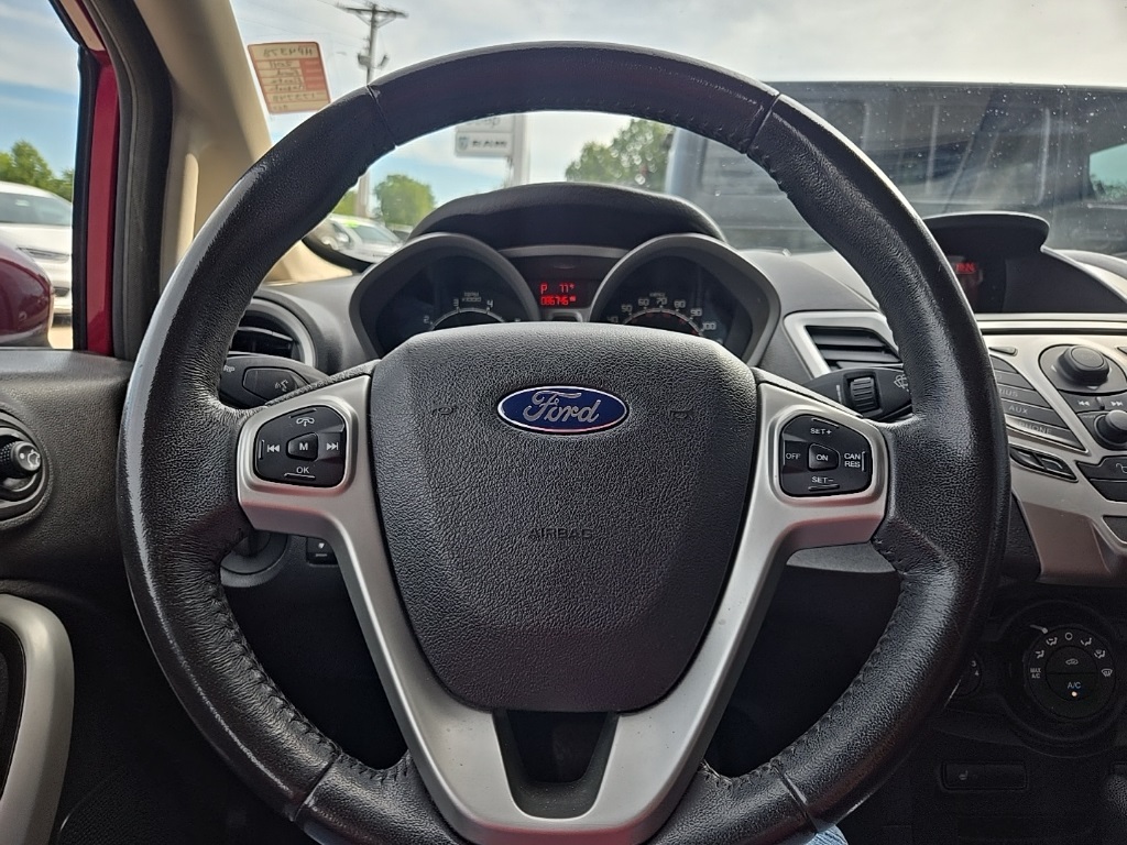 2011 Ford Fiesta SES photo 32