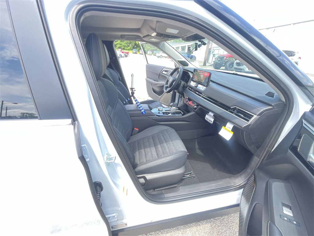 2025 Mitsubishi Outlander SE photo 24