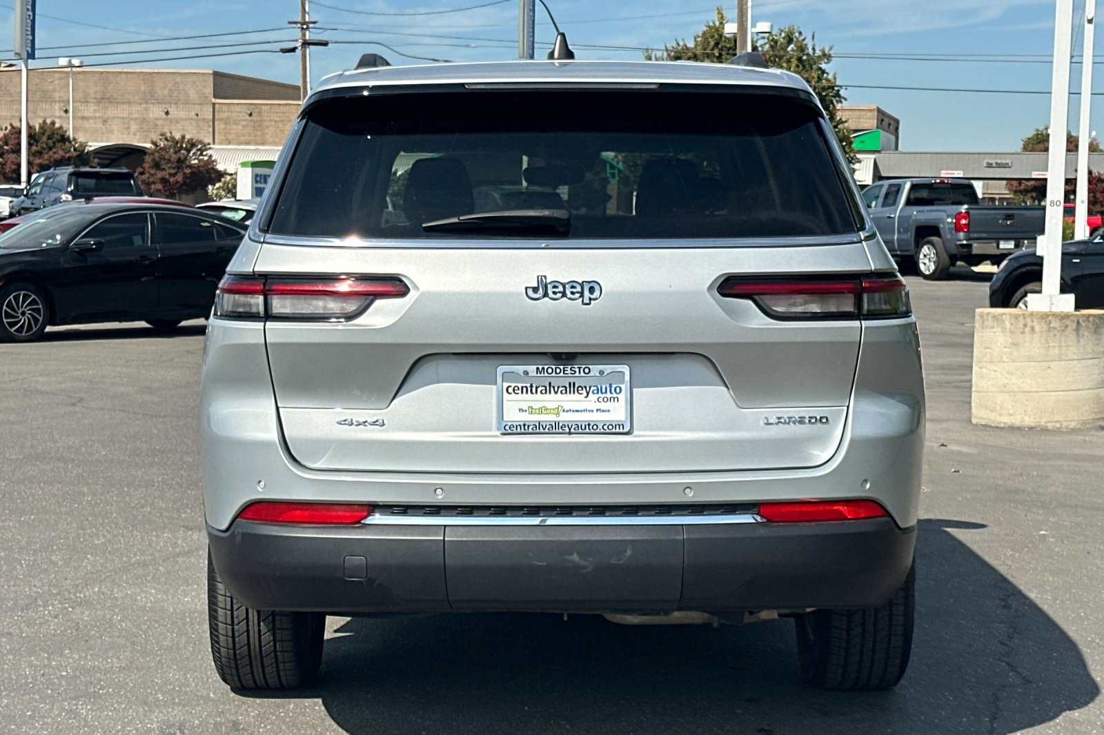 2023 Jeep Grand Cherokee Laredo Sport photo 4