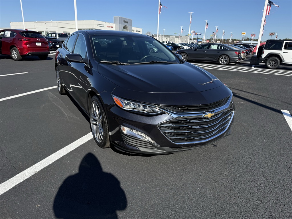 2022 Chevrolet Malibu Premier's photo