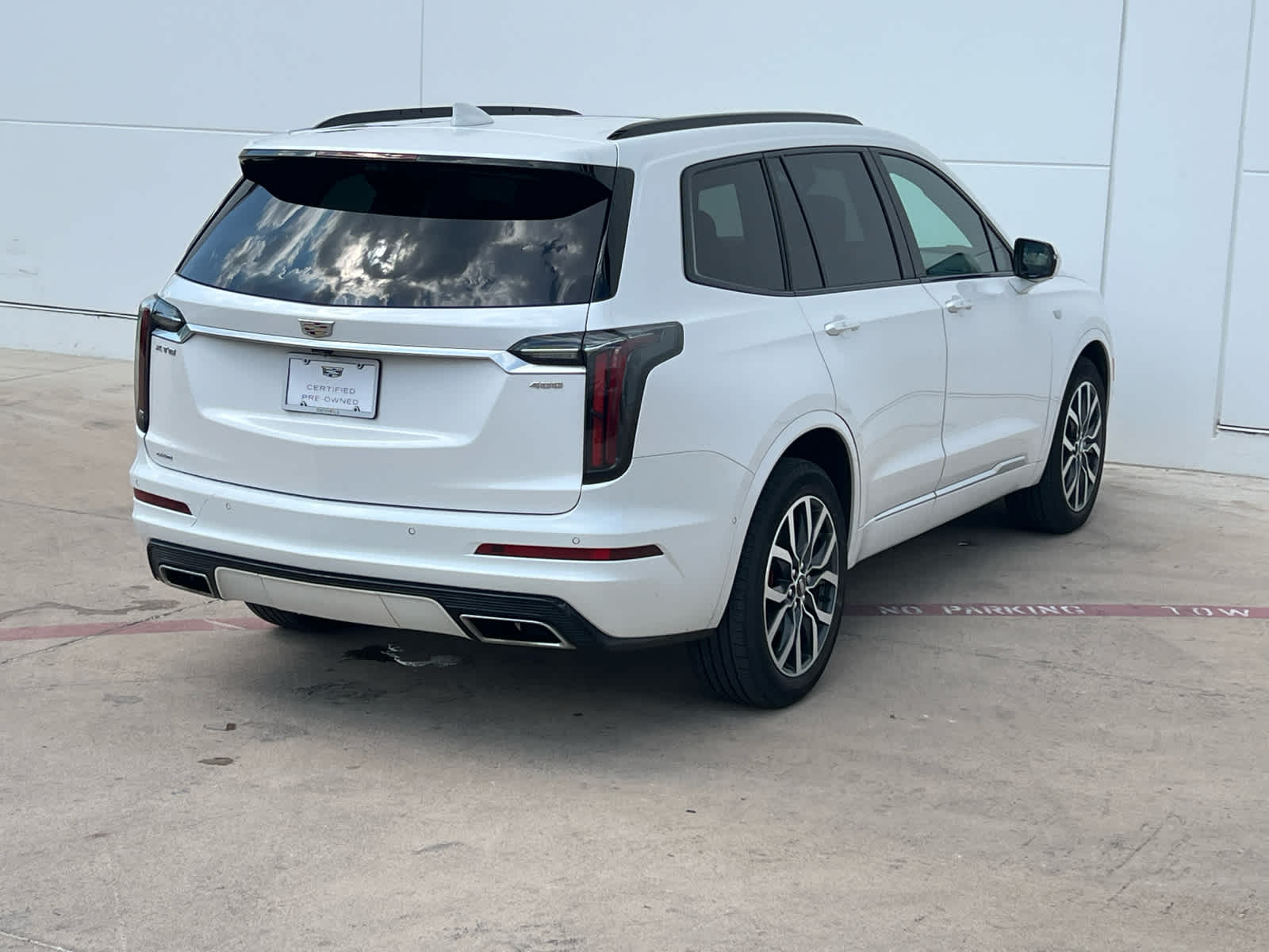 2024 Cadillac XT6 Sport photo 3
