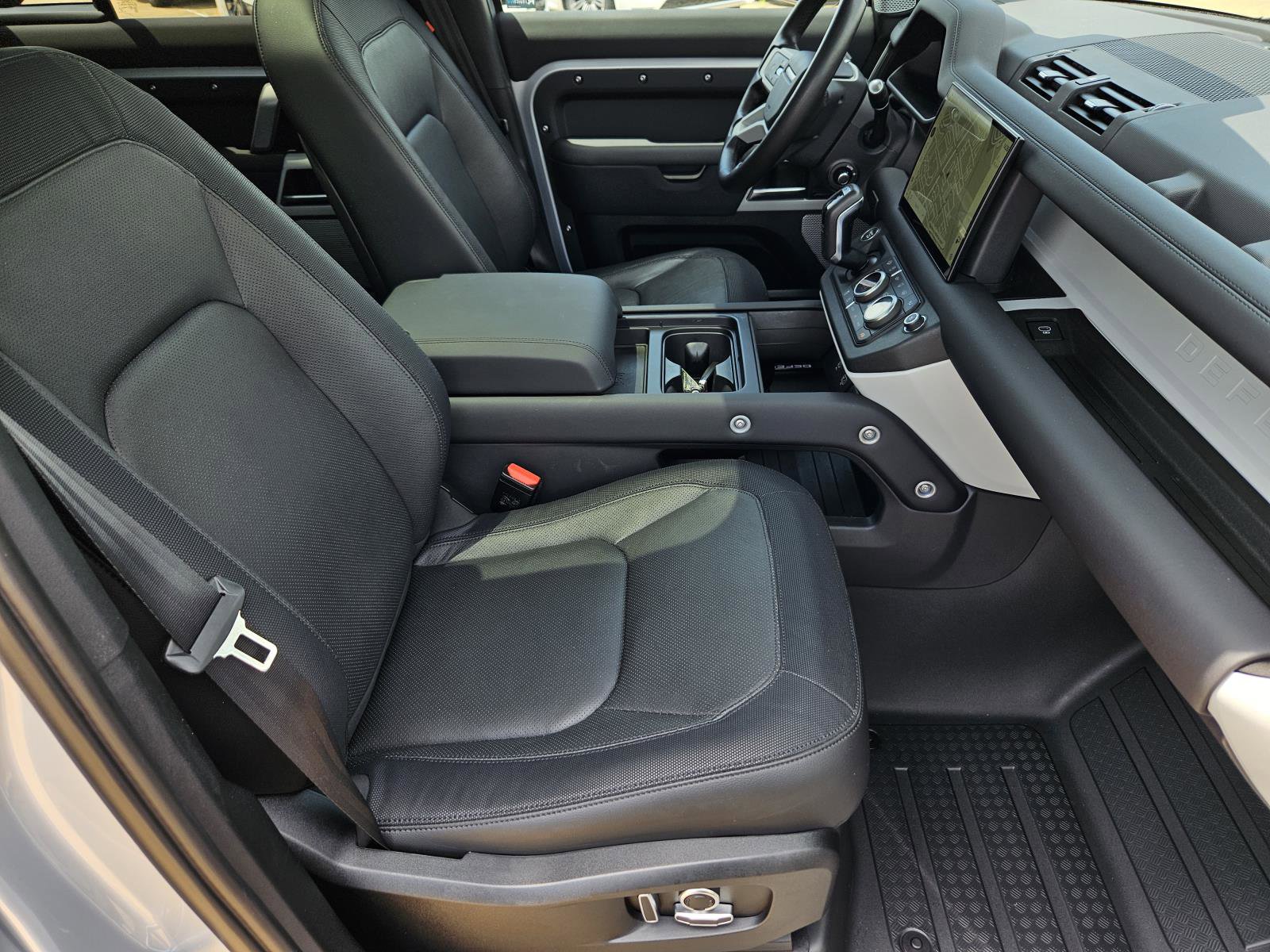 2024 Land Rover Defender X-Dynamic SE photo 39