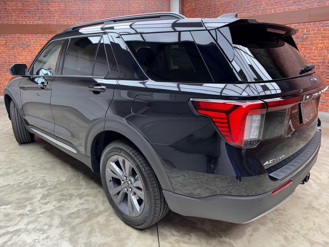 2025 Ford Explorer photo 3