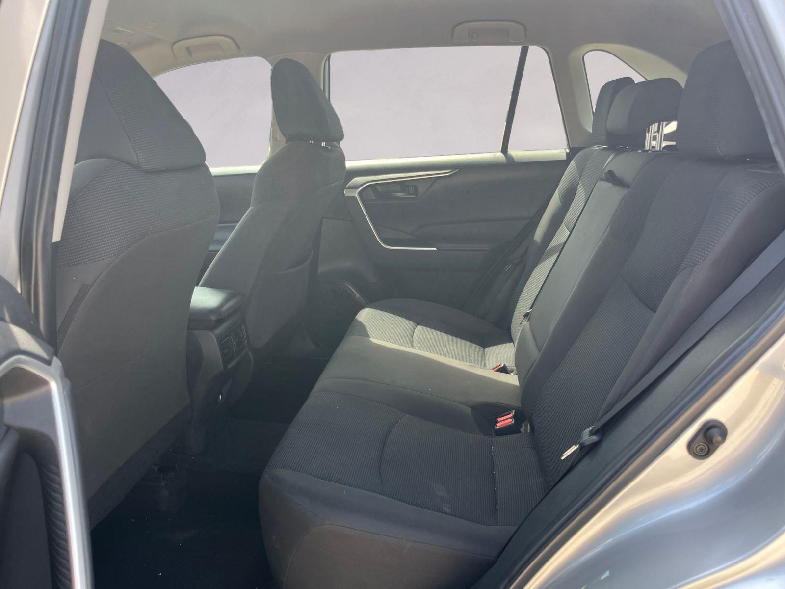 2023 Toyota RAV4 LE photo 9
