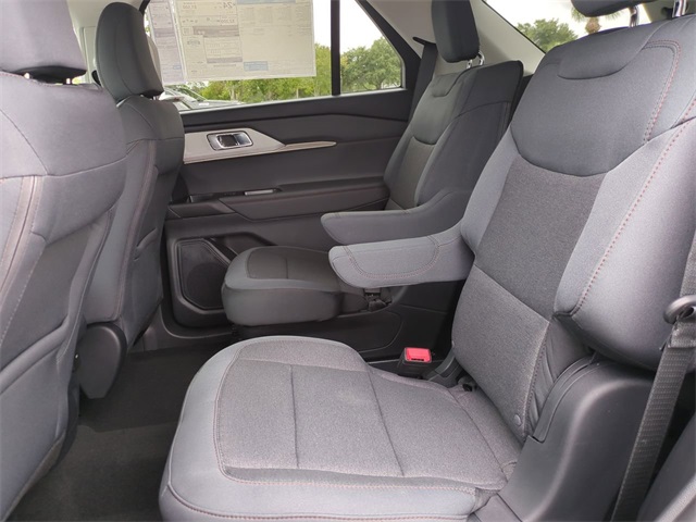 2025 Ford Explorer photo 12