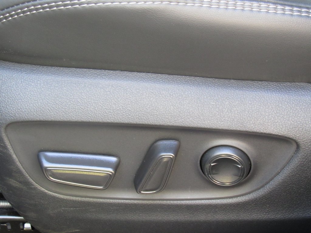 2025 Toyota RAV4 Hybrid XLE Premium photo 10