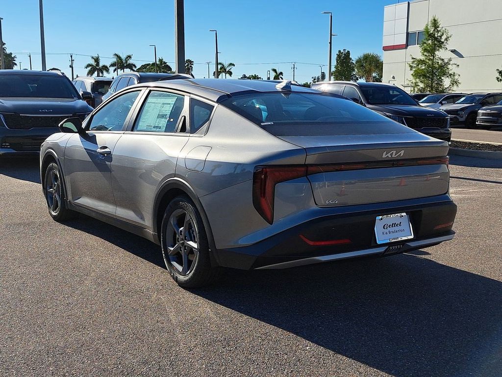 2025 Kia K4 LXS photo 7