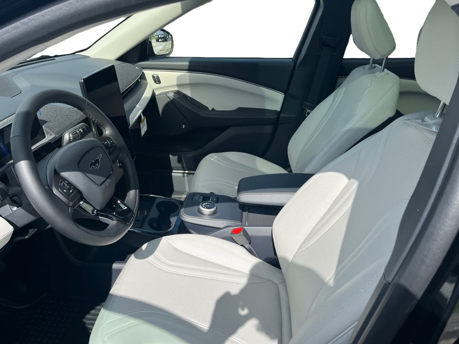 2023 Ford Mustang Mach-E Premium photo 9