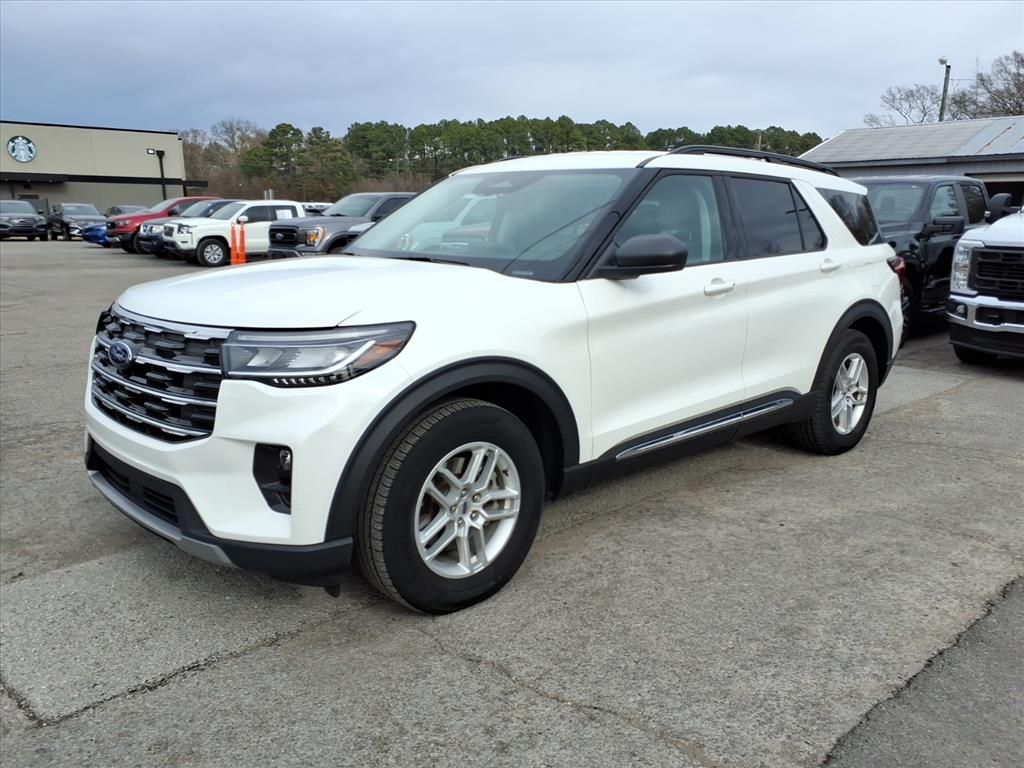 2025 Ford Explorer Active's photo