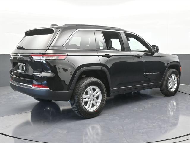 2025 Jeep Grand Cherokee Laredo photo 2