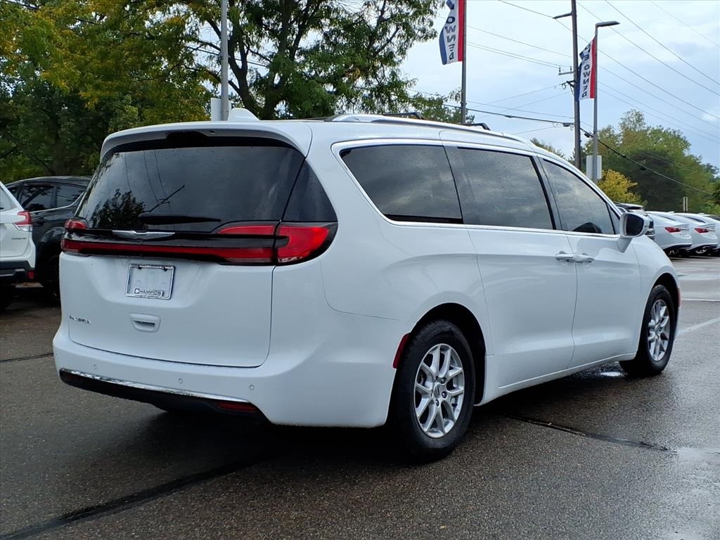 2021 Chrysler Pacifica Touring L photo 3