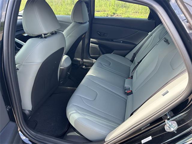 2025 Hyundai Elantra Hybrid Limited photo 19