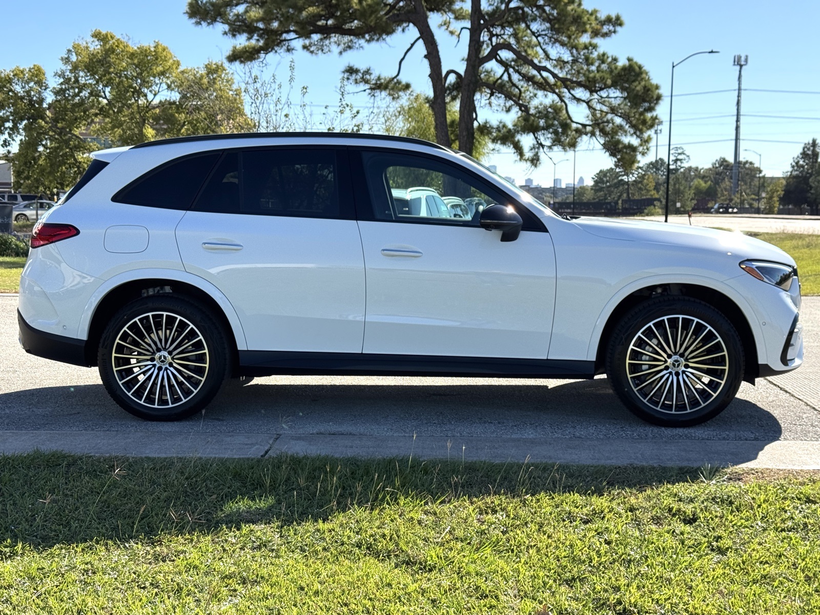 2026 Mercedes Benz GLC 300 4MATIC photo 2