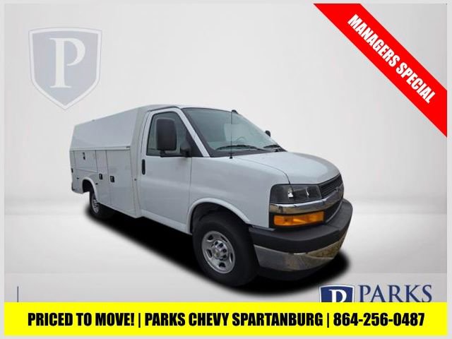 2025 Chevrolet Express Cutaway Base's photo