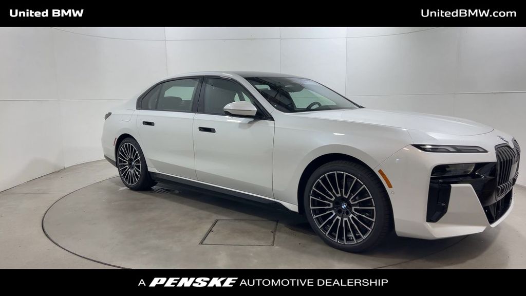 2026 Bmw 750e photo 2
