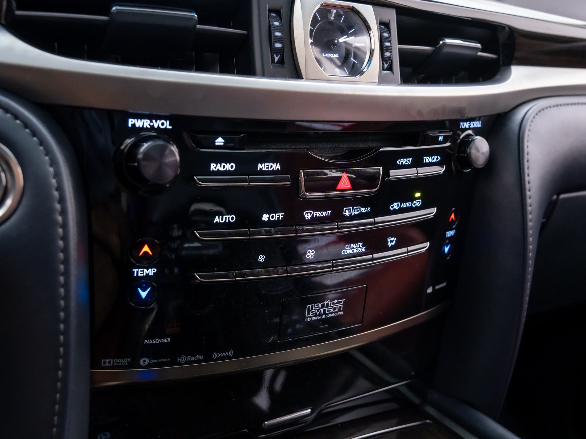 2019 Lexus LX 570 photo 26