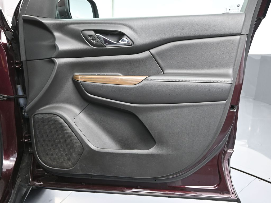 2017 Gmc Acadia SLE photo 38