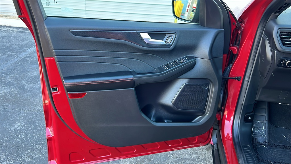 2023 Ford Escape ST-Line photo 8