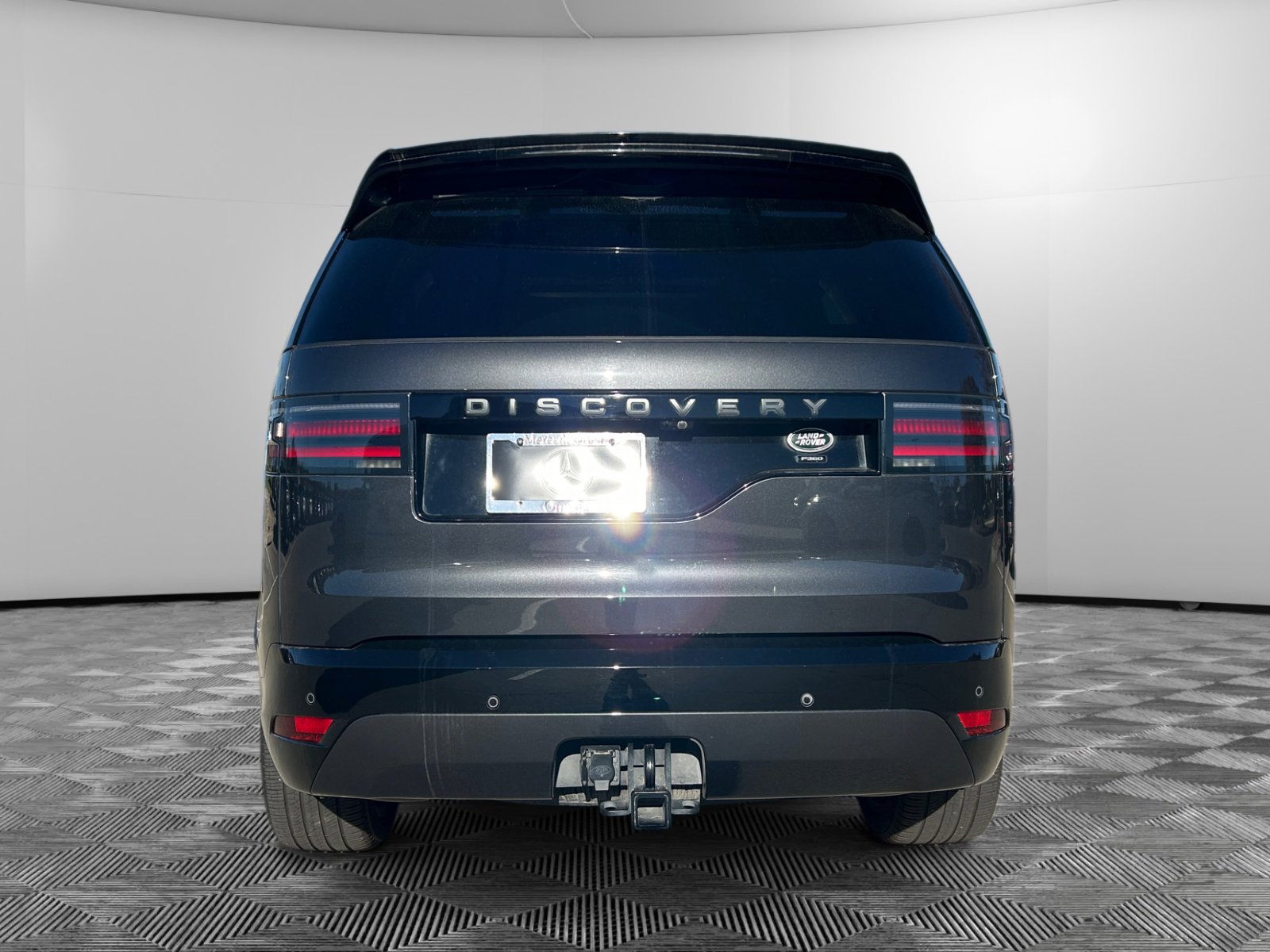 2023 Land Rover Discovery HSE R-Dynamic photo 4