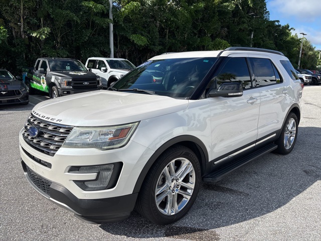 2017 Ford Explorer XLT photo 7
