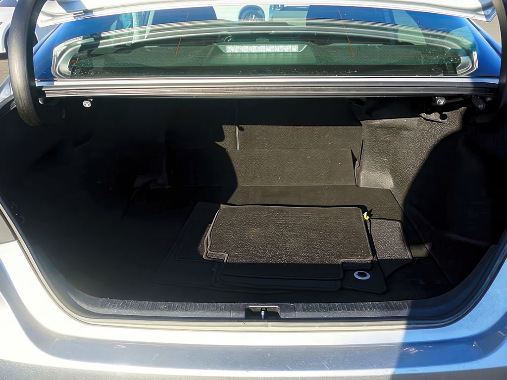 2022 Toyota Camry LE photo 25