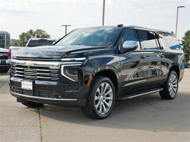 2025 Chevrolet Suburban Premier photo 3