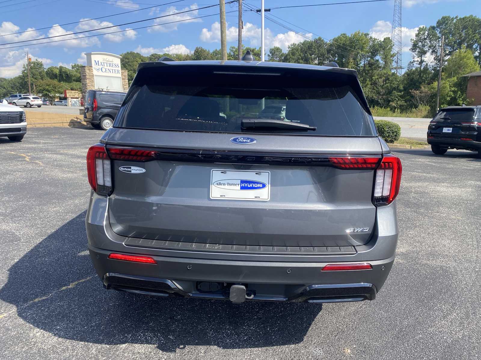 2025 Ford Explorer ST-Line photo 6