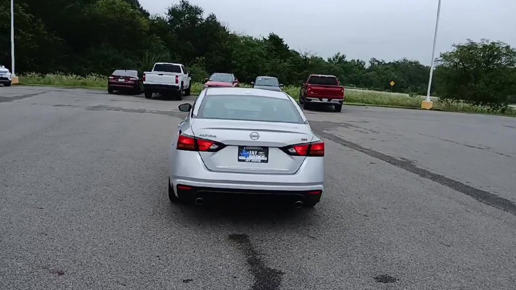 2024 Nissan Altima 2.5 SR photo 7
