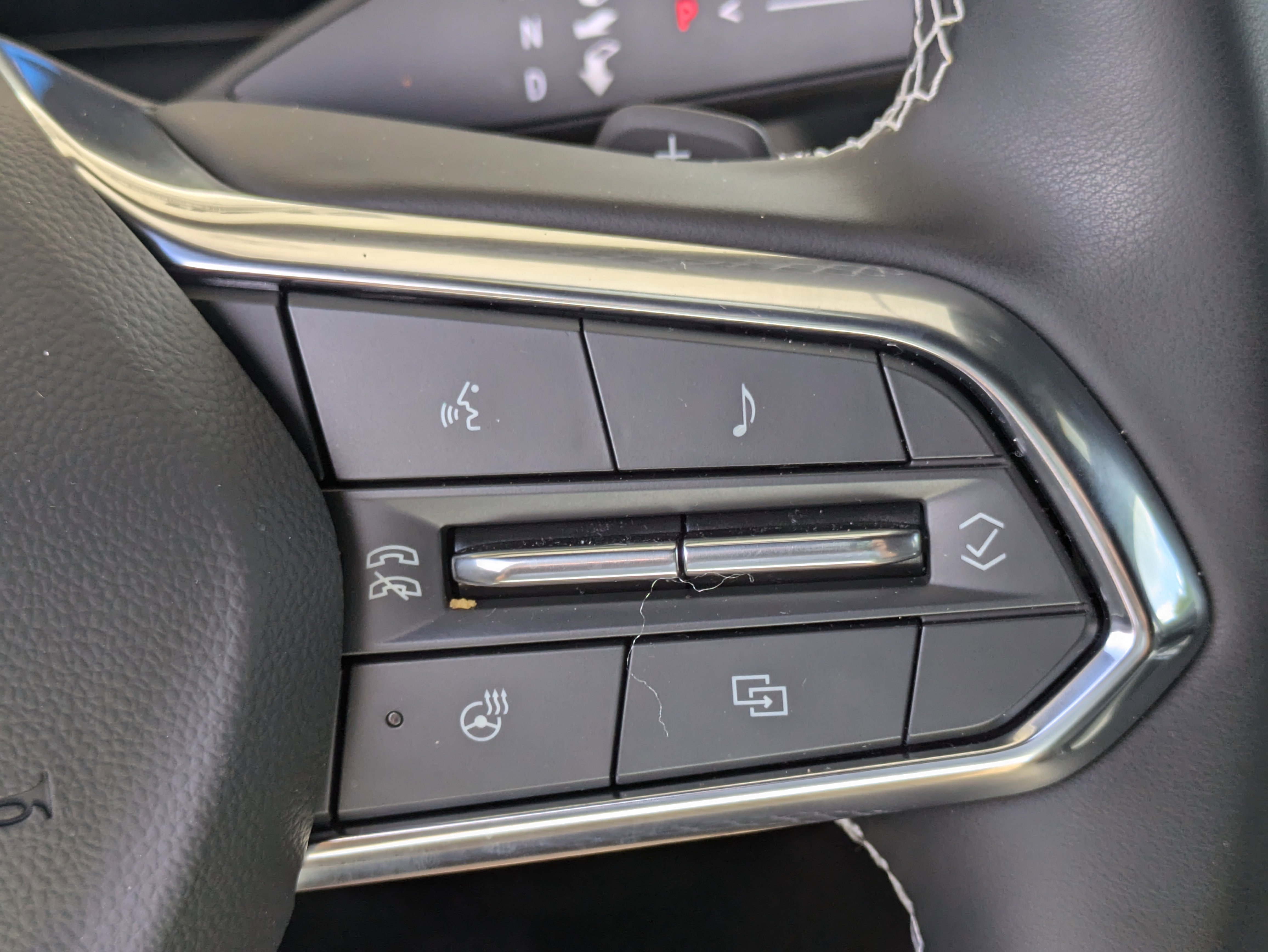 2025 Chevrolet Traverse photo 3