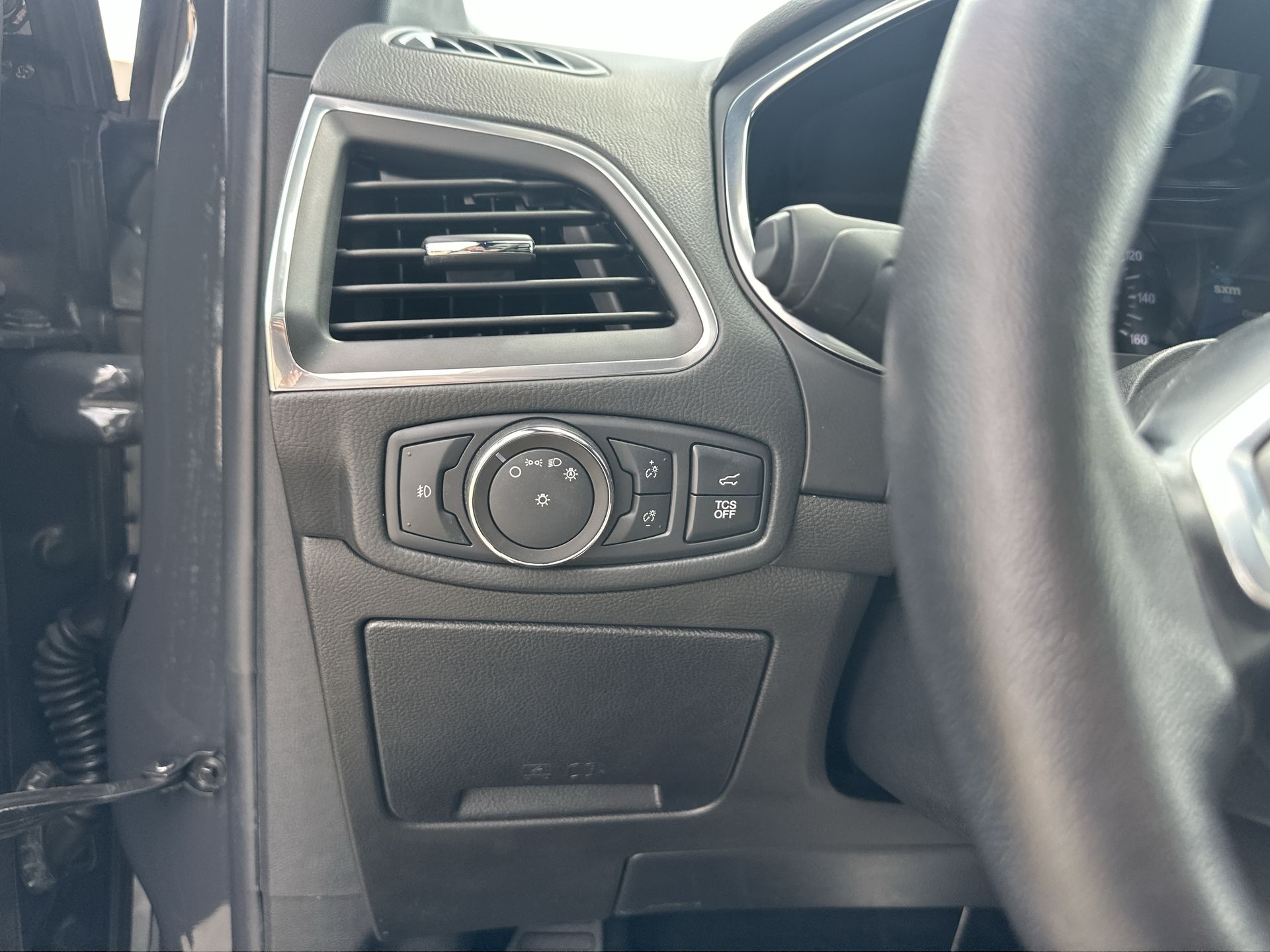 2021 Ford Edge Titanium photo 16