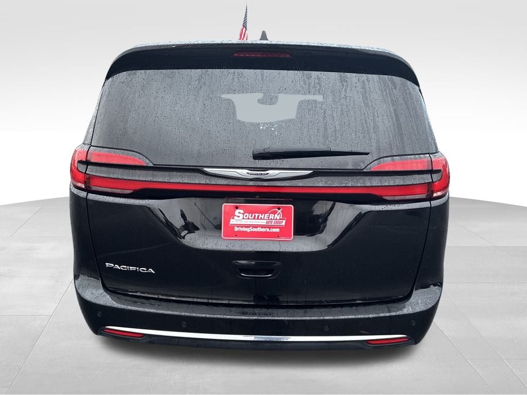 2024 Chrysler Pacifica Touring L photo 3
