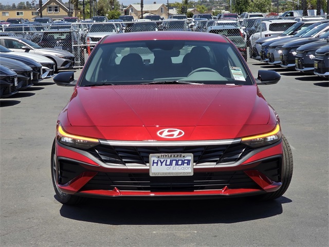 2025 Hyundai Elantra SEL Sport photo 2