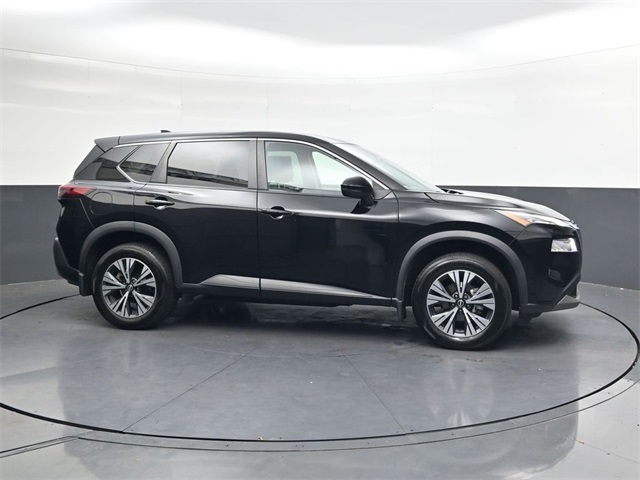 2022 Nissan Rogue SV photo 2
