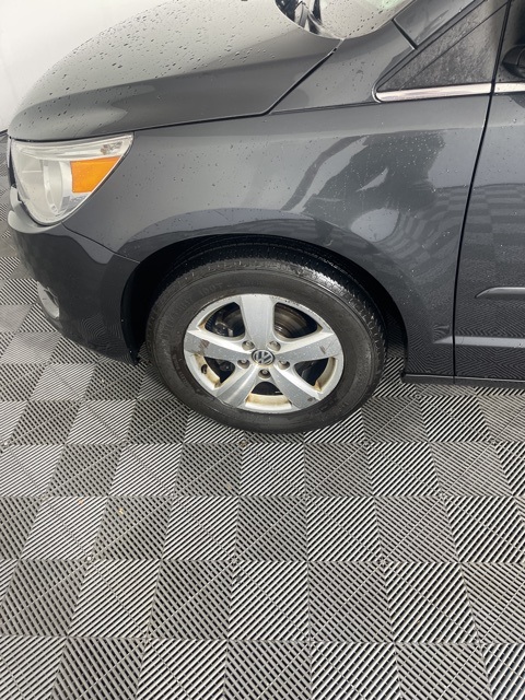 2011 Volkswagen Routan SE photo 18