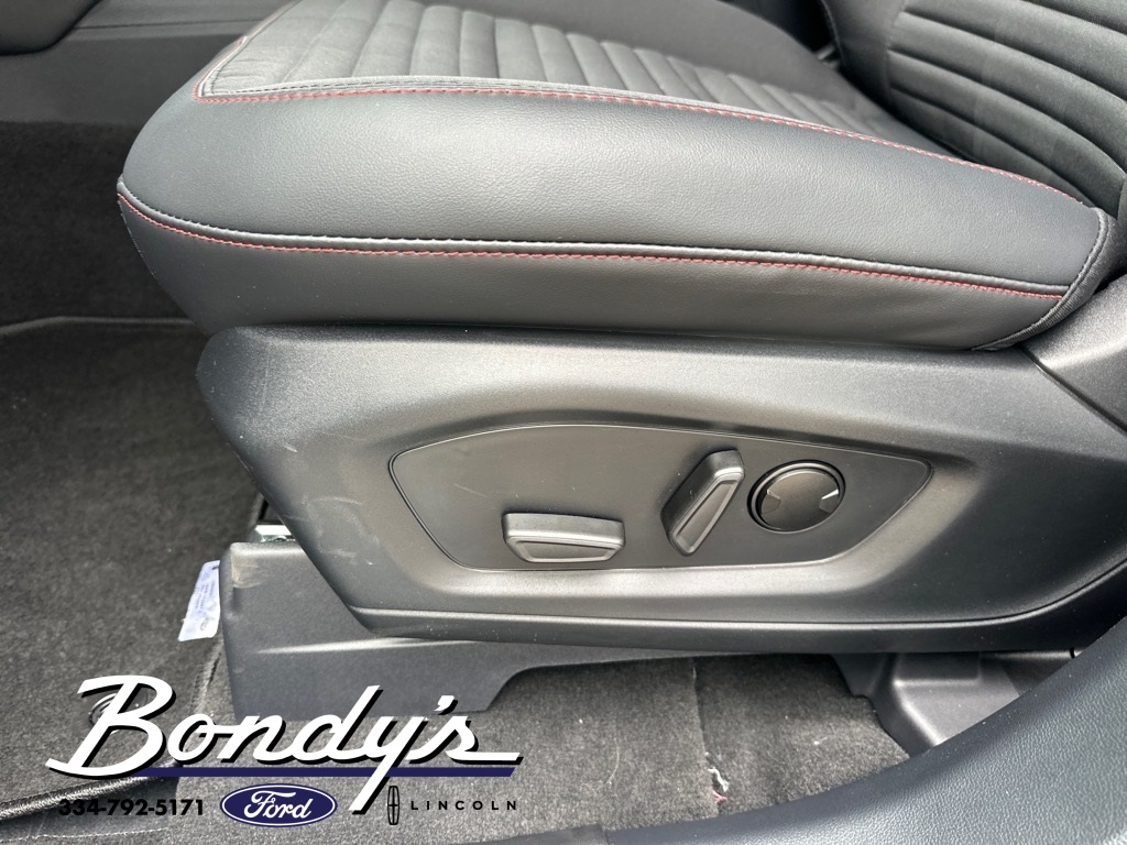 2025 Ford Explorer ST-Line photo 8