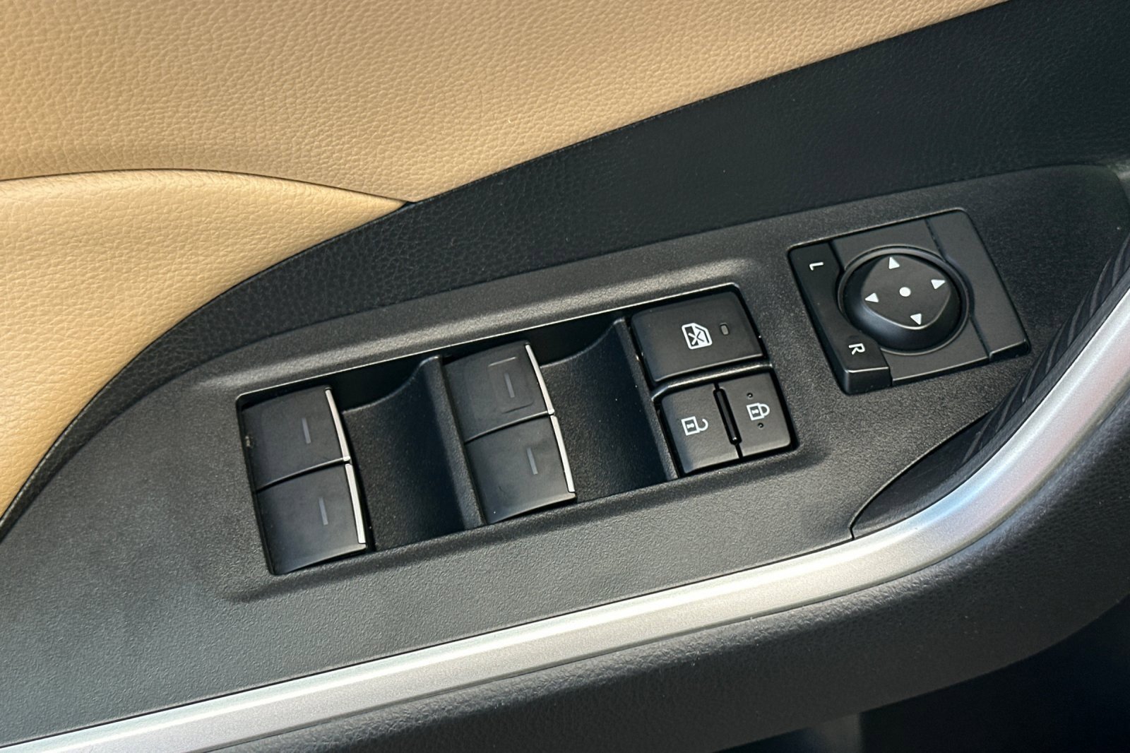 2022 Toyota RAV4 XLE photo 10