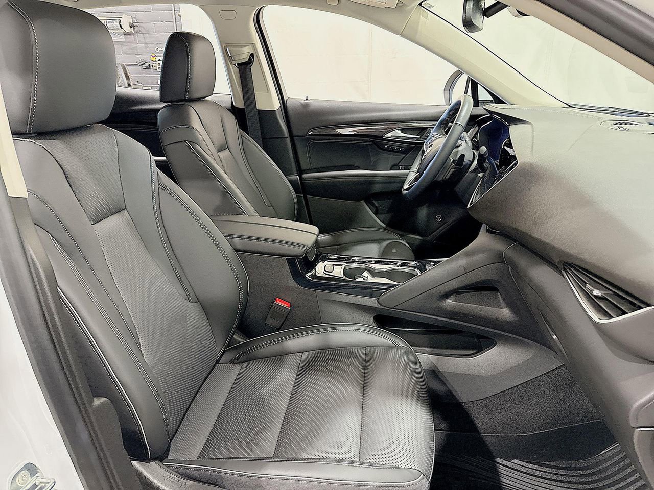 2023 Buick Envision Essence photo 24