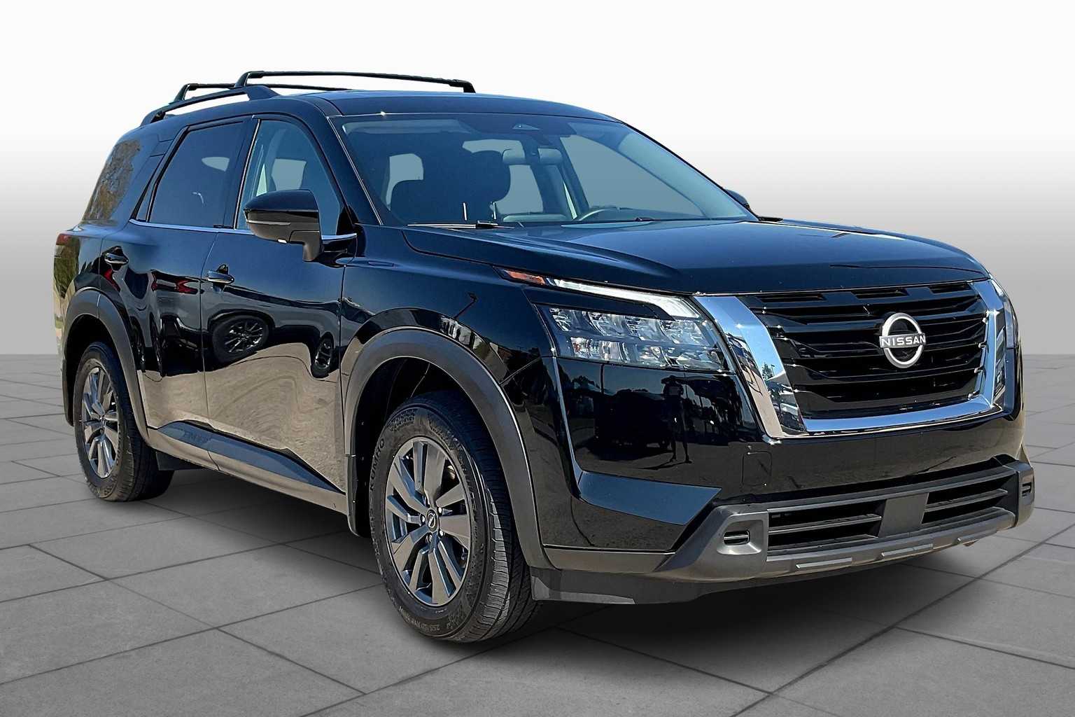 2024 Nissan Pathfinder SV photo 2