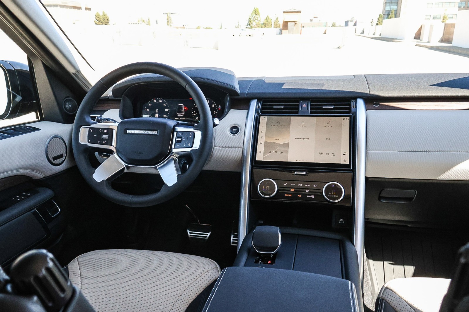 2025 Land Rover Discovery SE photo 13